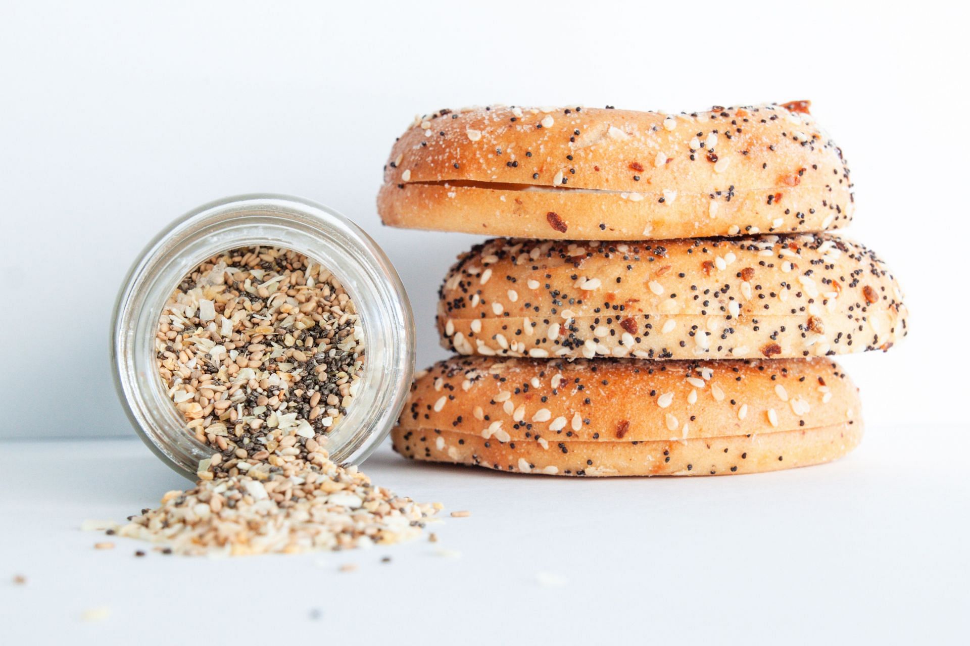 Poppy seeds have many health benefits. (Image via Unsplash/ Diane Alkier)