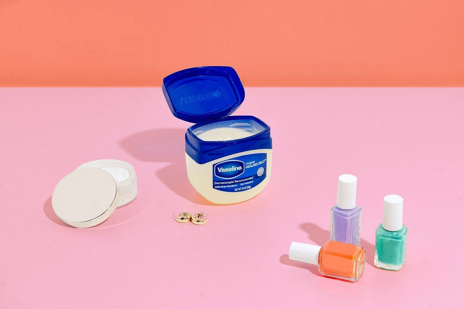 Vaseline Clog Pores (Image via Vaseline)