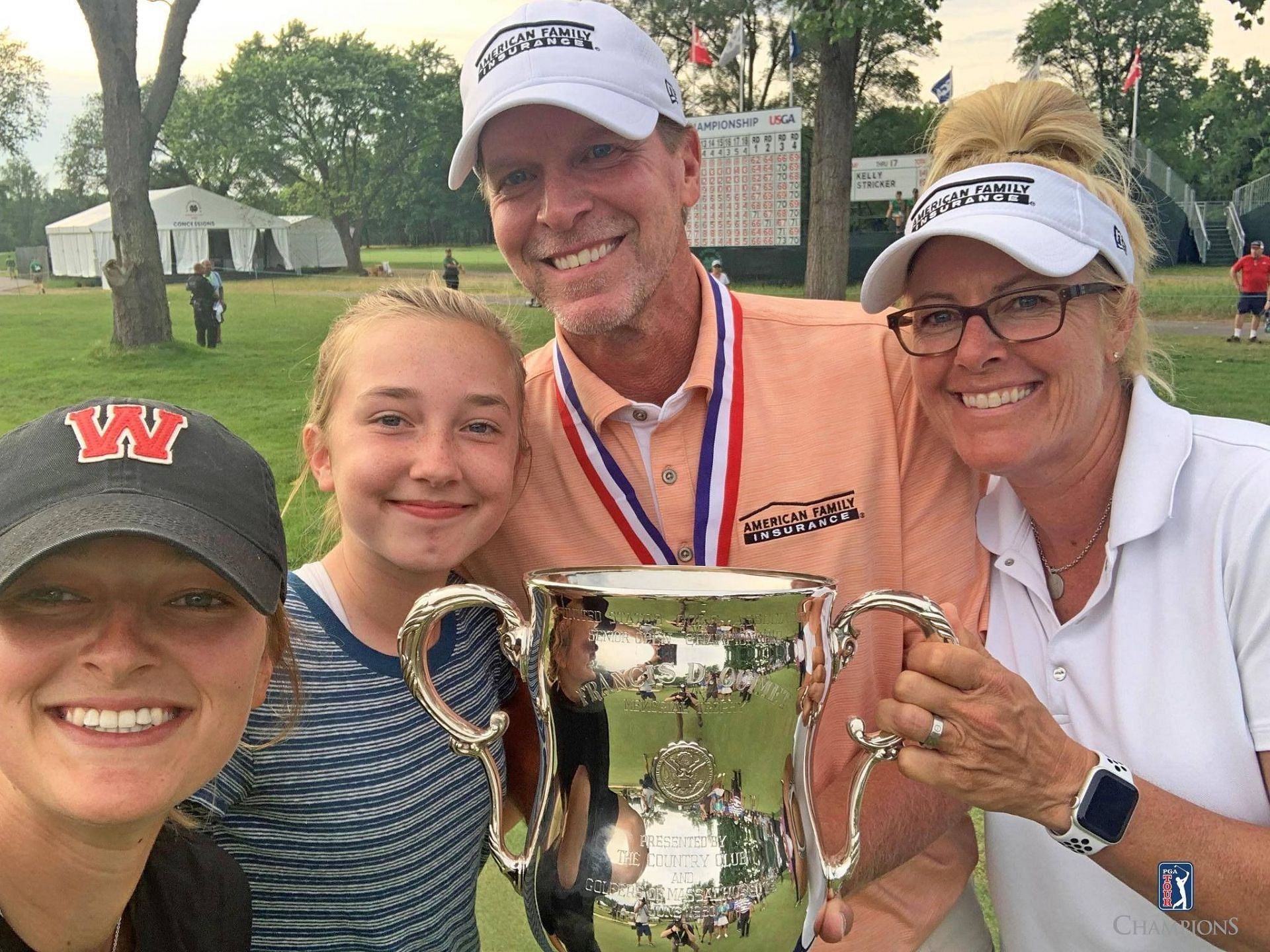 Steve Stricker, his wife and two daughters pose with the U.S. Senior Open in 2019 (Image via Facebook.com/PGATourChampions)