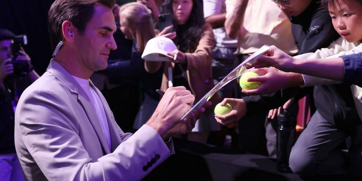 Roger Federer interacted with tennis fans after his arrival at Shanghai Masters