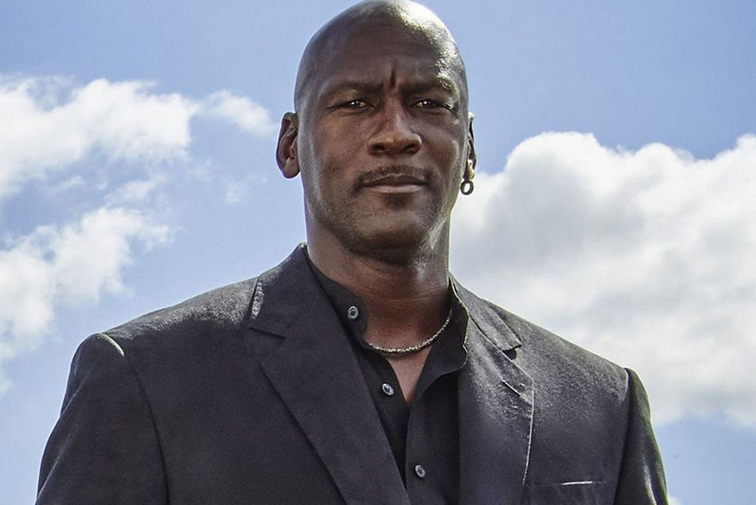  Michael Jordan becomes 1st athlete to crash Forbes list of richest Americans