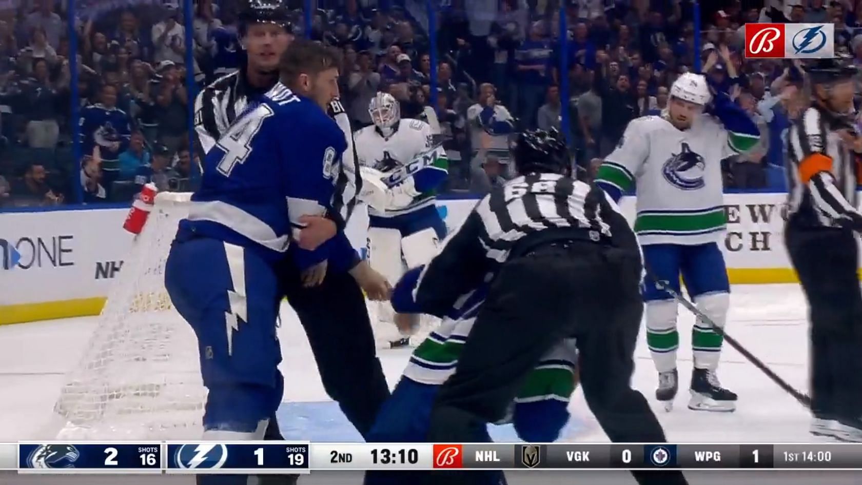 Tanner Jeannot dominates Mark Friedman in fight during second period of Lightning-Canucks Game