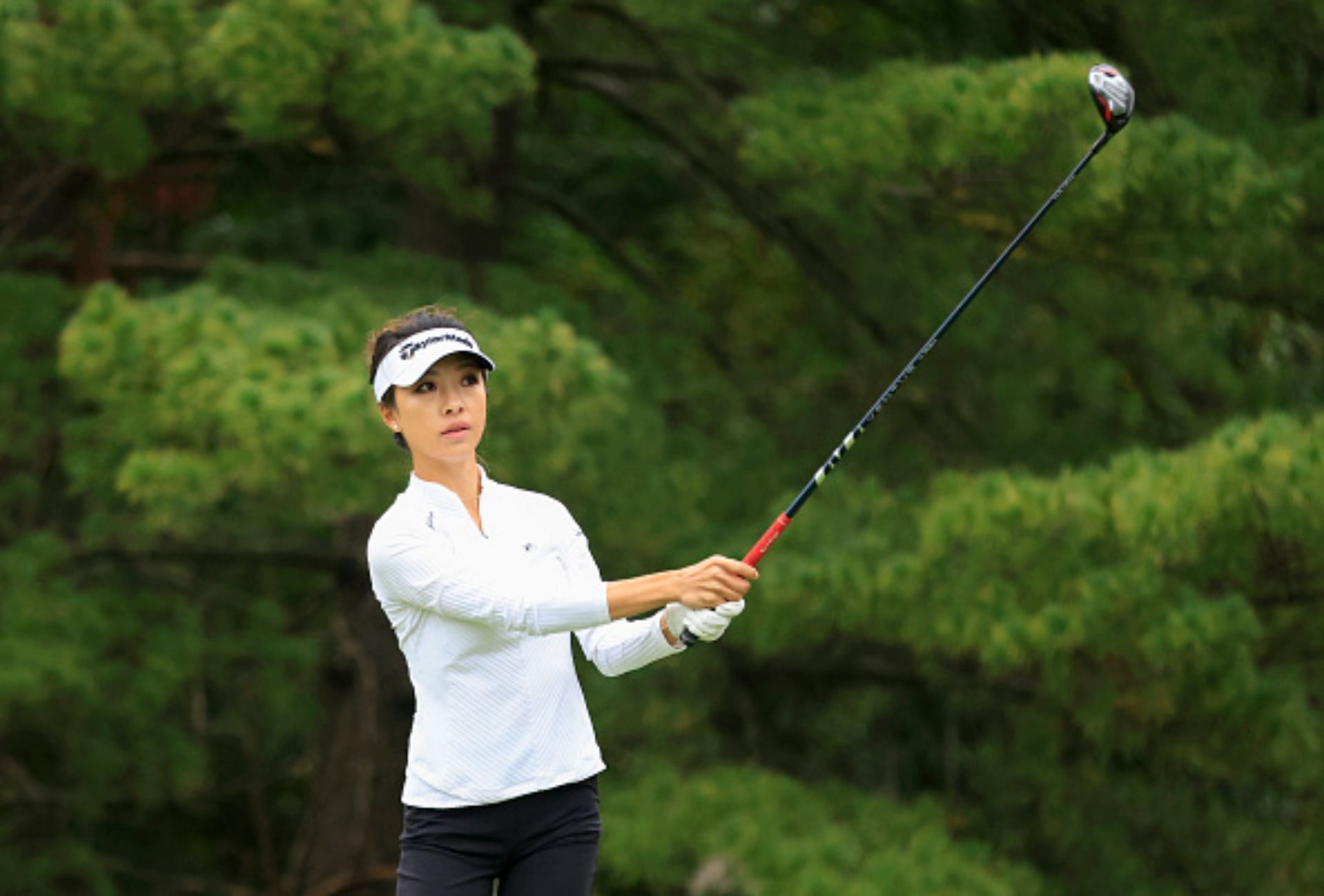 Lily Muni He swinging her Stealth driver (Image via Getty).