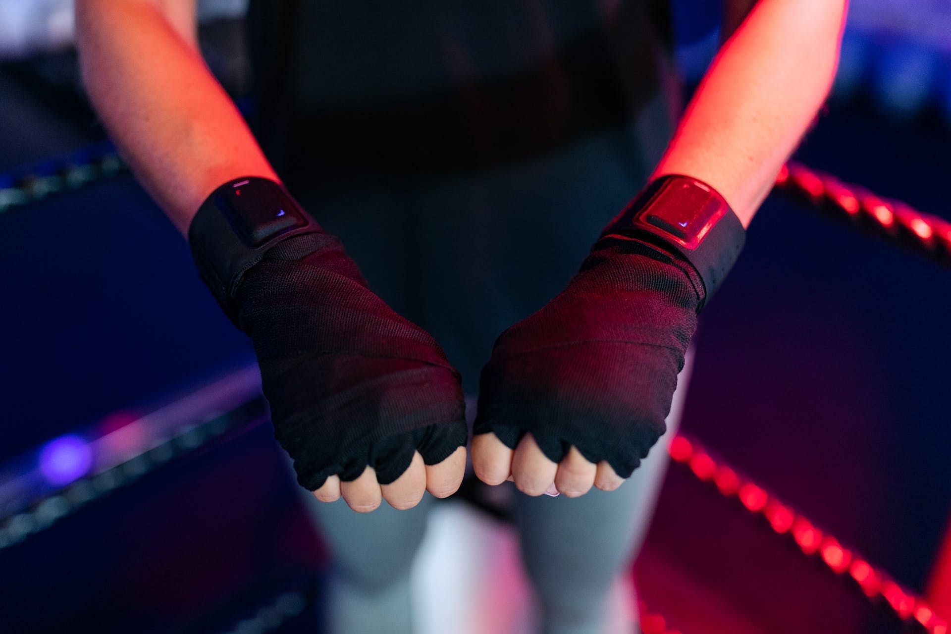 Hand Grippers can provide additional support (Image via Pexels/ThisIsEngineering)