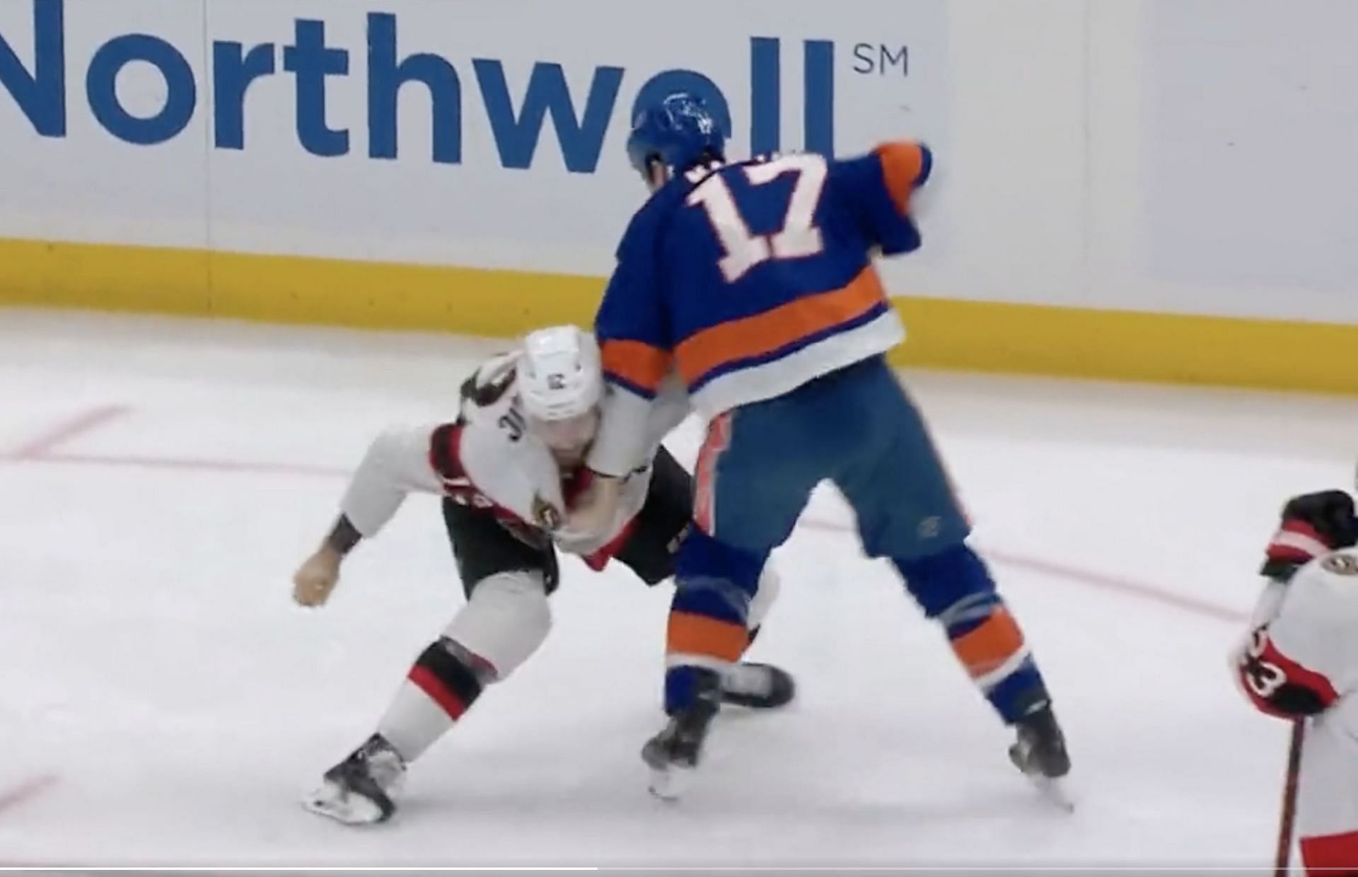 Matt Martin &amp; Mark Kastelic drop the gloves after Senators center