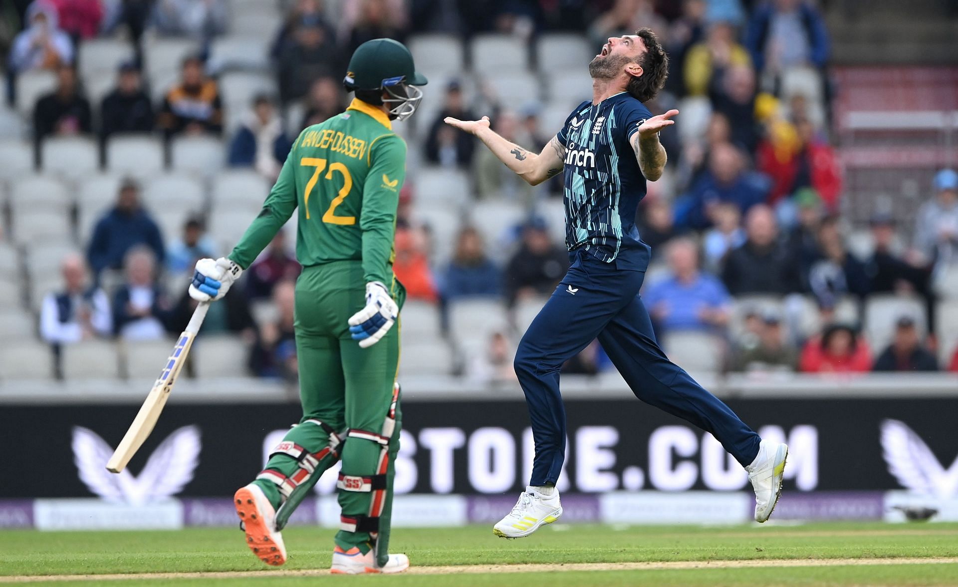 Reece Topley celebrates a wicket. (Credits: Twitter)