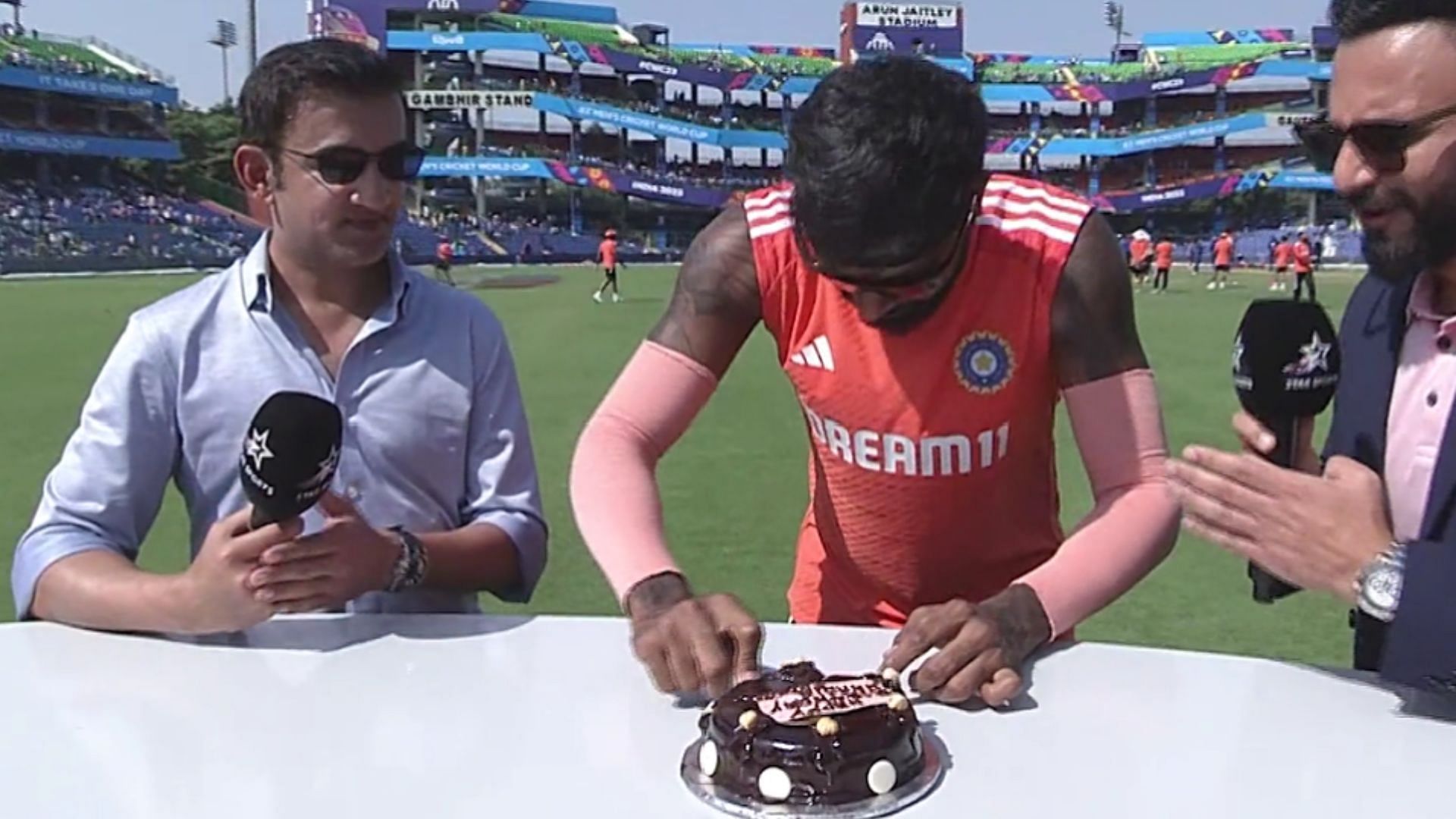 Hardik Pandya cutting the cake (P.C.:Star Sports)