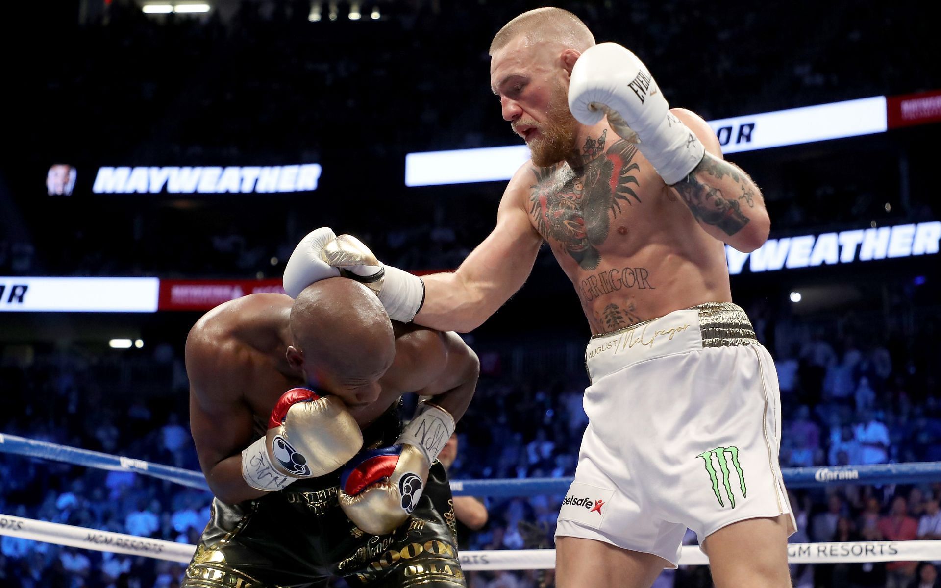 Conor McGregor vs Floyd Mayweather. [via Getty Images]