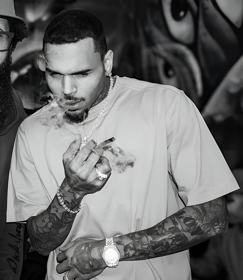 Chris Brown beats up man with a bottle of tequila (Image via @BestOfBreezyy on X)