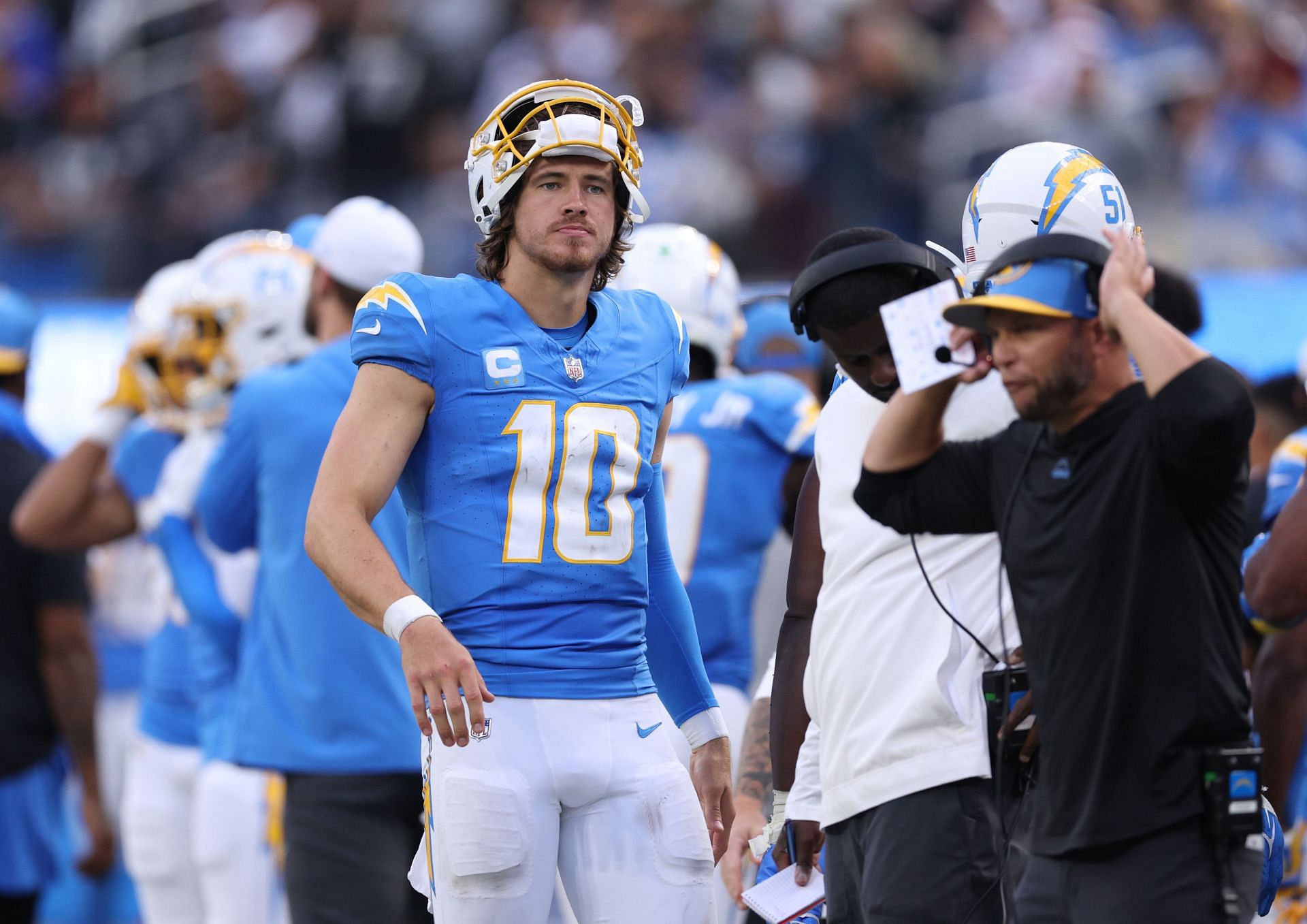 Justin Herbert injury: Chargers QB checked for concussion in Week