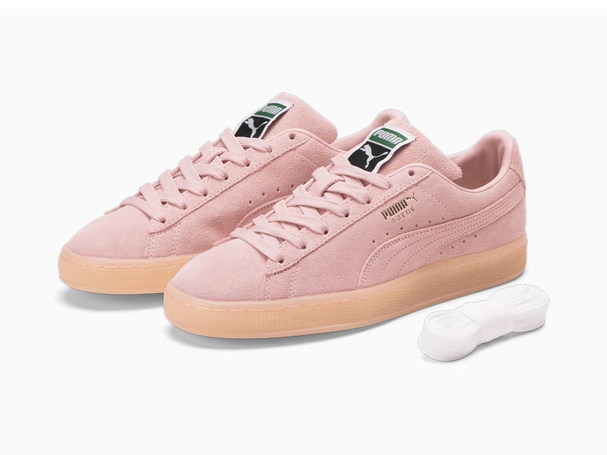 The Suede Classic women&#039;s sneakers in Rose Dust (Image via Puma)