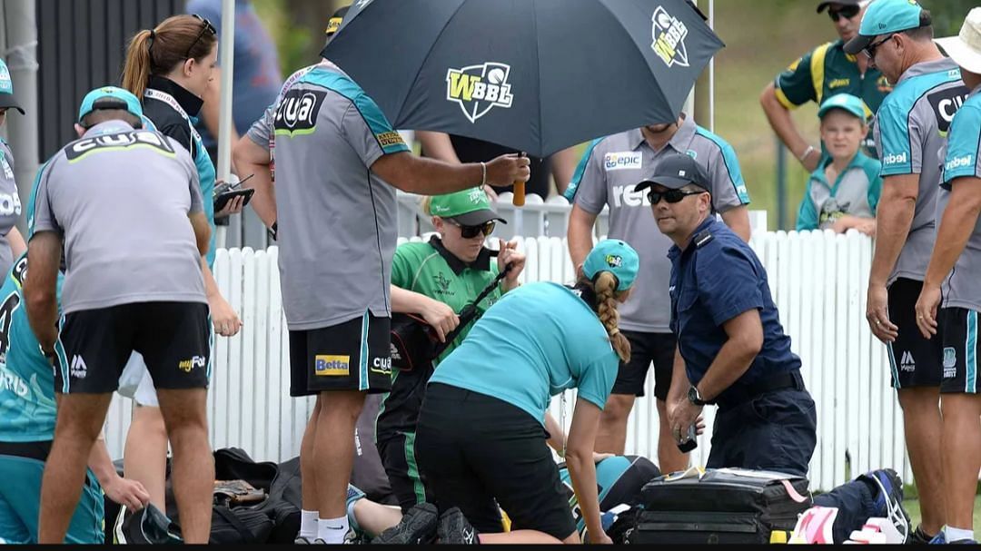 Support staff after the collision [Cricket Australia]
