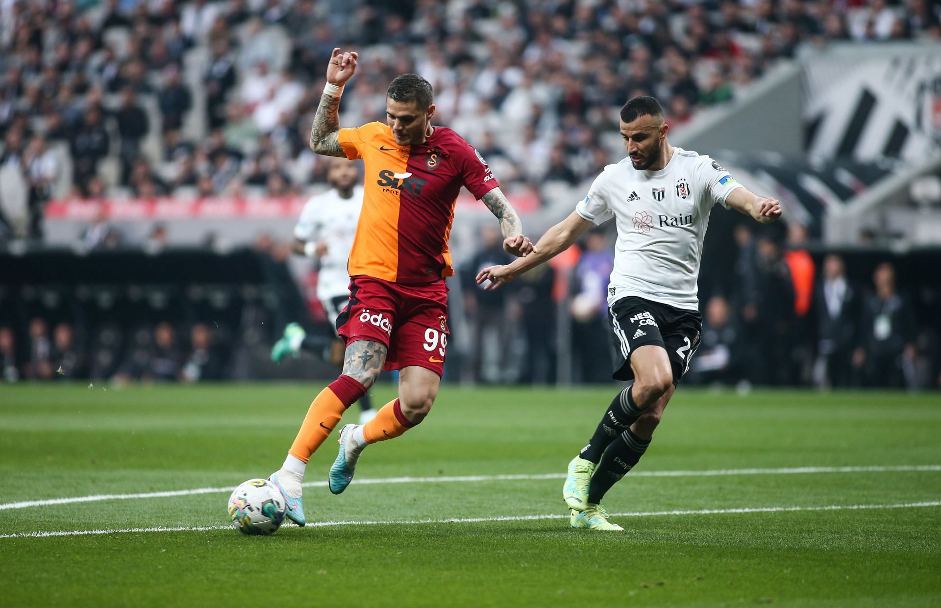 Galatasaray vs Beşiktaş live score, H2H and lineups