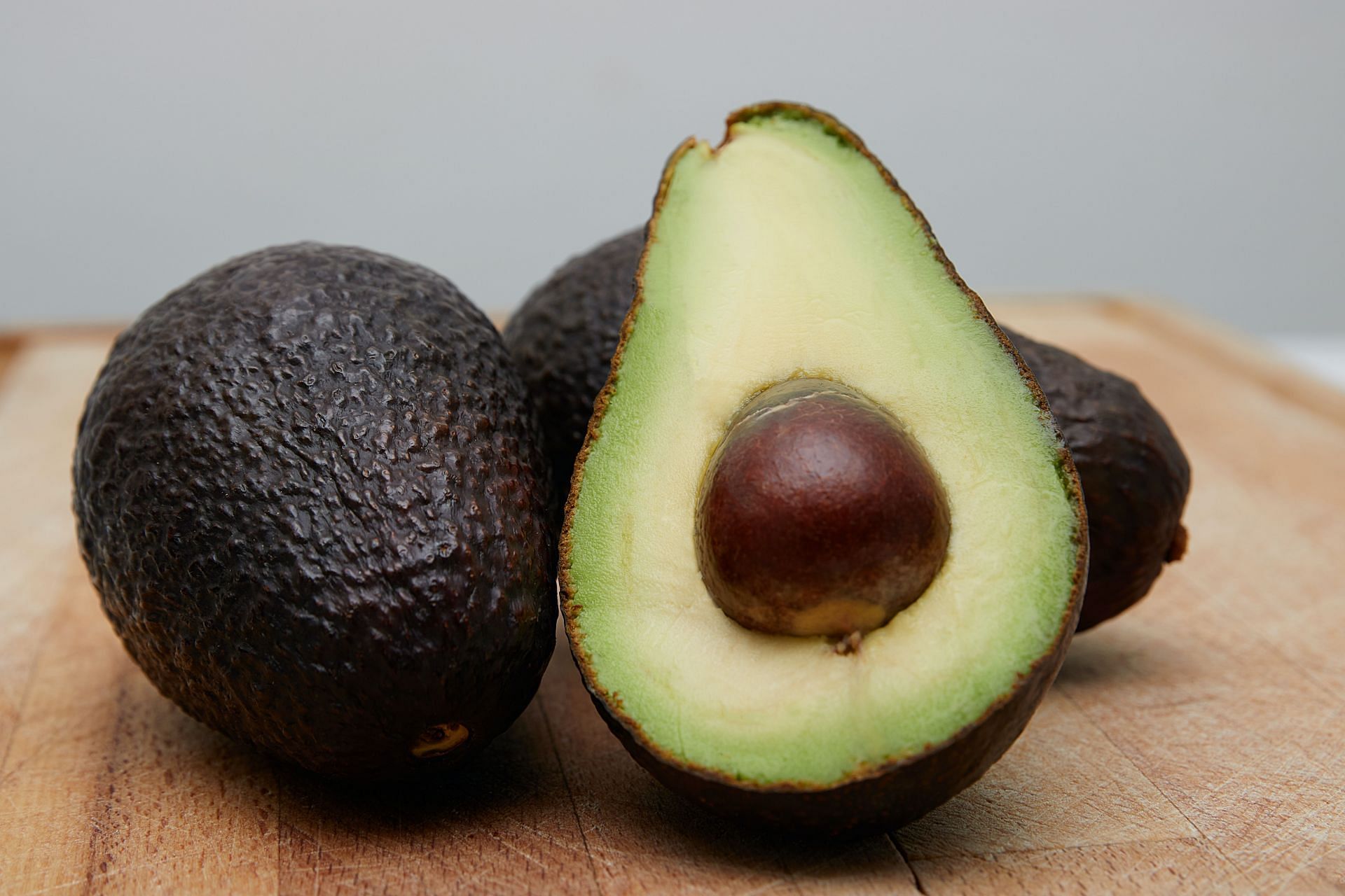 Avocado hair mask (Image via Unsplash/Gil)