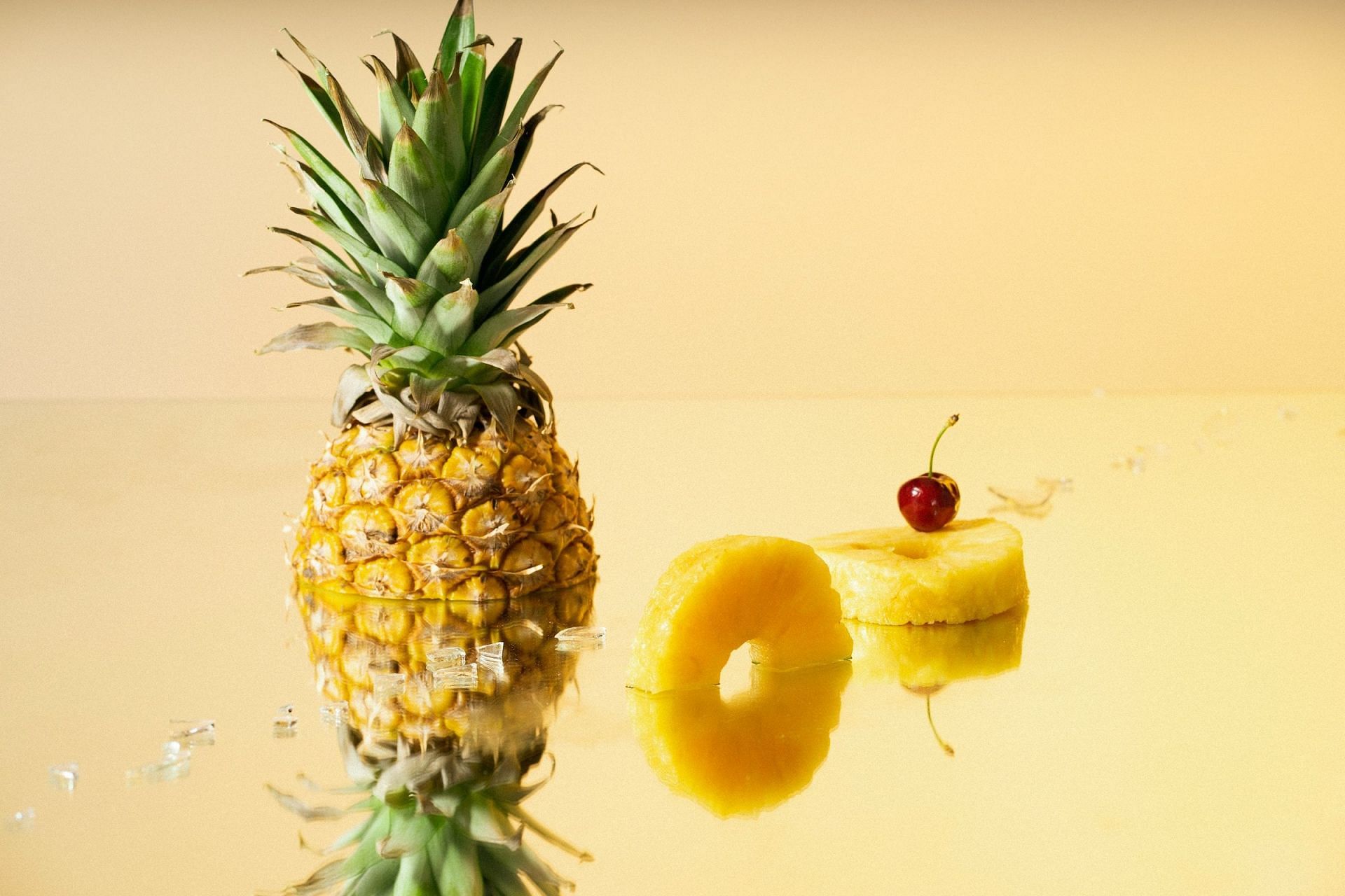 Pineapple is a superfruit for your skin (Image via Unsplash/Masahiro Naruse)