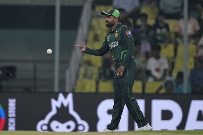 PAK vs AFG : अफगानिस्तान के खिलाफ चौंकाने वाली हार के बाद बाबर आज़म ने निकाली भड़ास, गेंदबाजों की जमकर की आलोचना