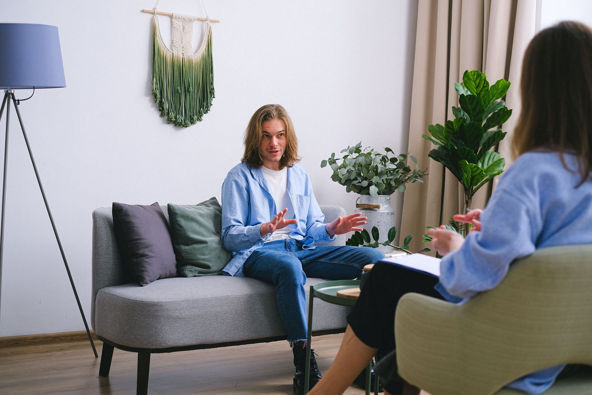 Can a single therapy session do wonders for you? Continue reading to find out. (Image via Pexels/ Shvets Production)