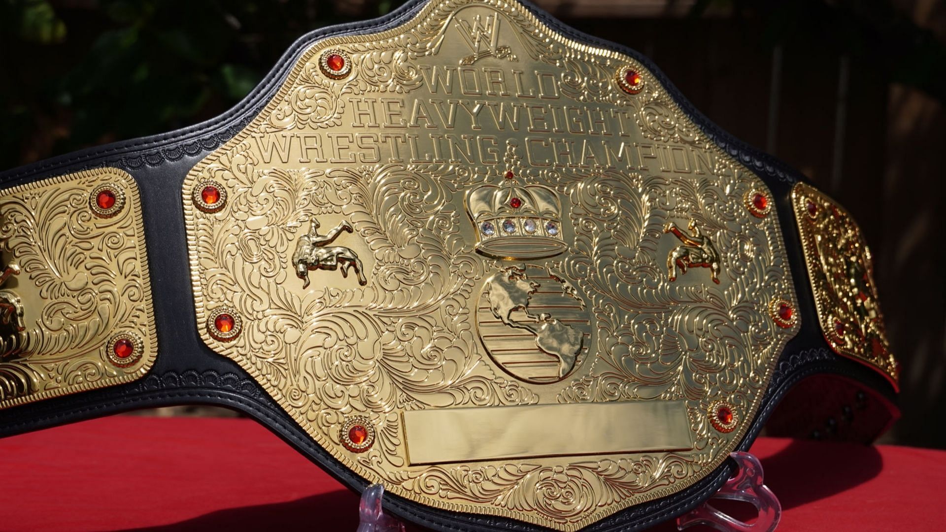 Many WWE legends held the World Heavyweight Championship. 