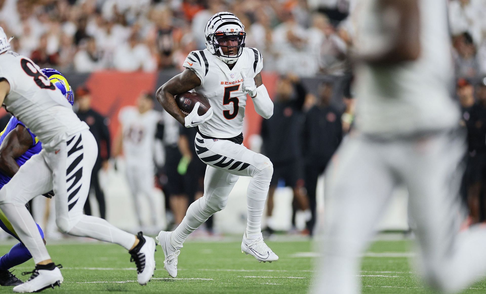 Bengals WR Tee Higgins Suffers Rib Fracture