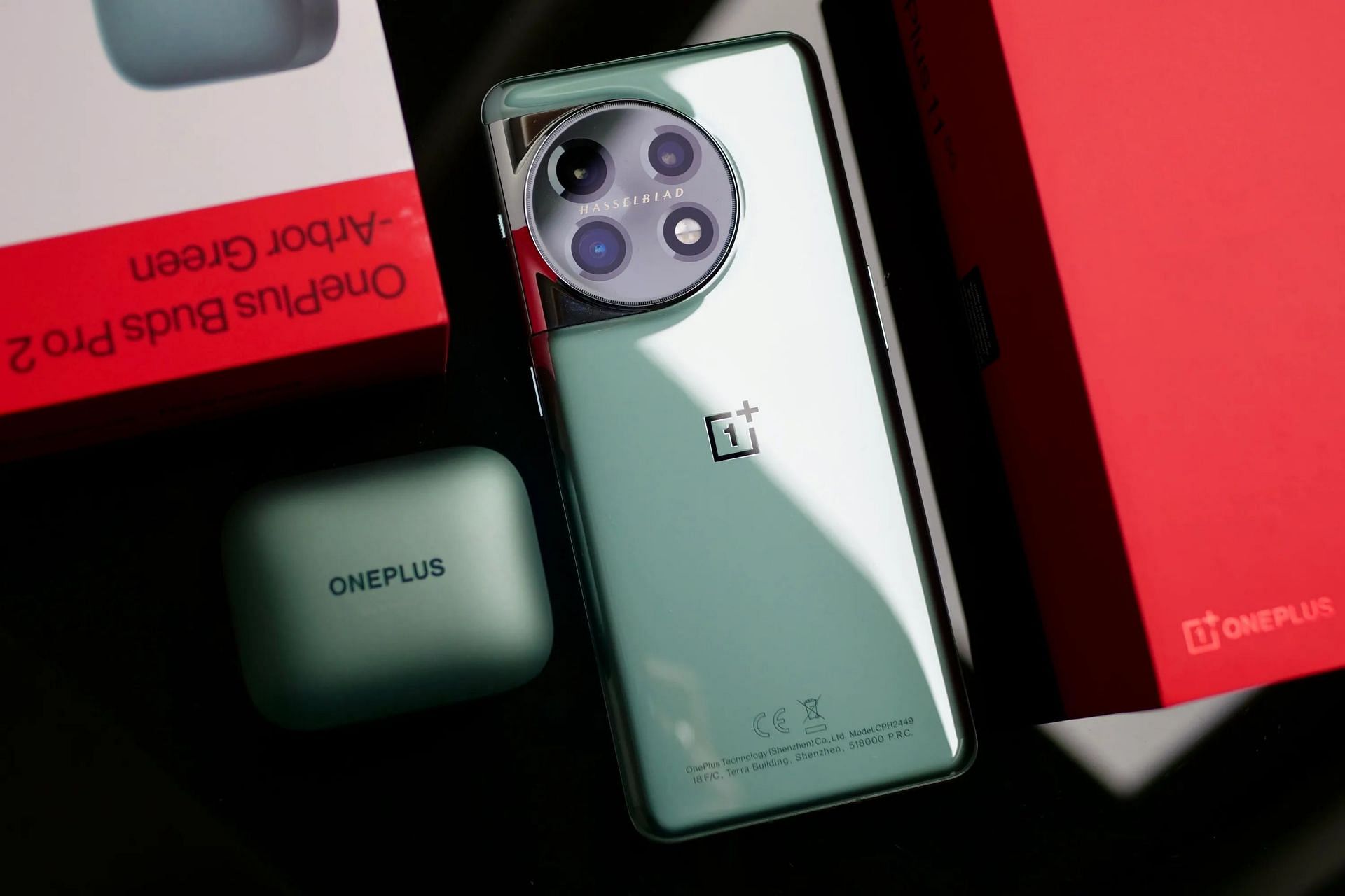 The OnePlus 11 can hold its own against the best phones available (Image via Digital Trends)