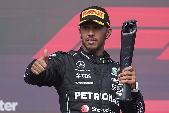 "I need you to go and apologize on my behalf" - When an F1 steward wanted to apologize to Lewis Hamilton