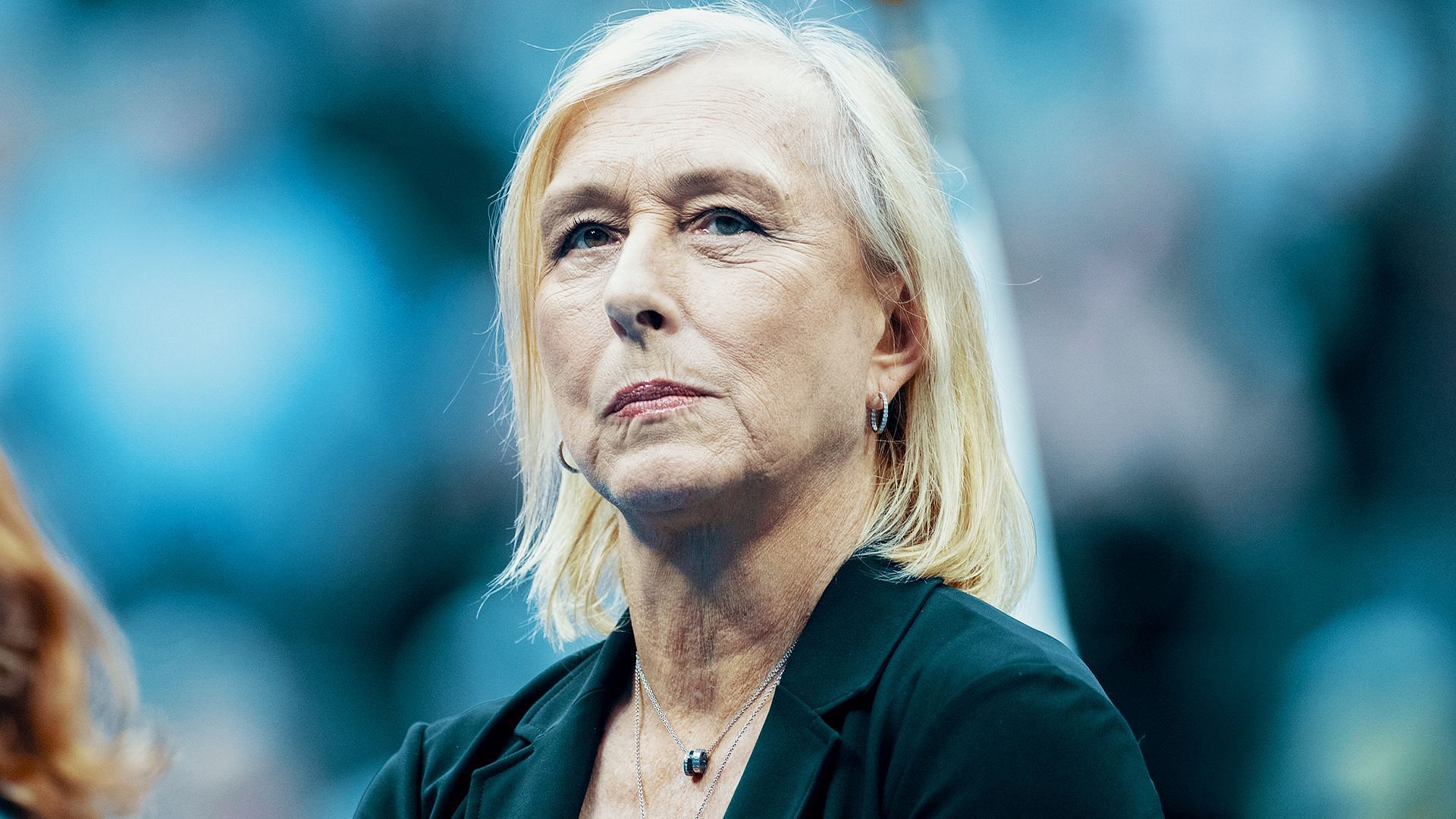 Martina Navratilova defends her stans on Twitter. 