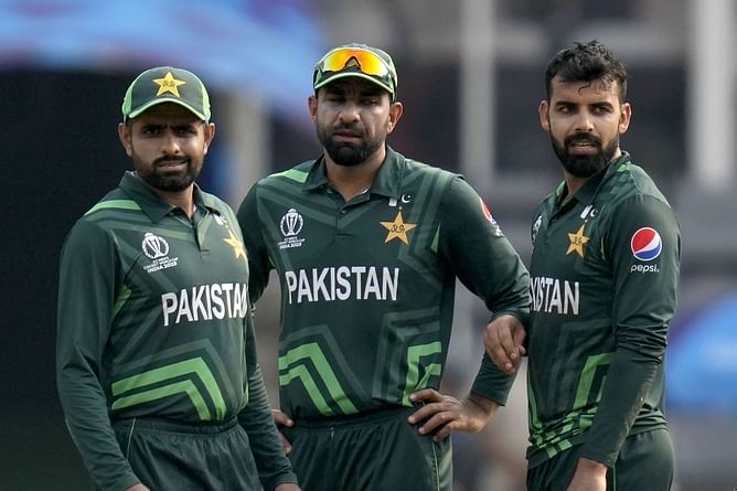 "They will pick Shadab Khan with their eyes shut" - Rashid Latif's stern warning to Pakistan spinner after defeat against India