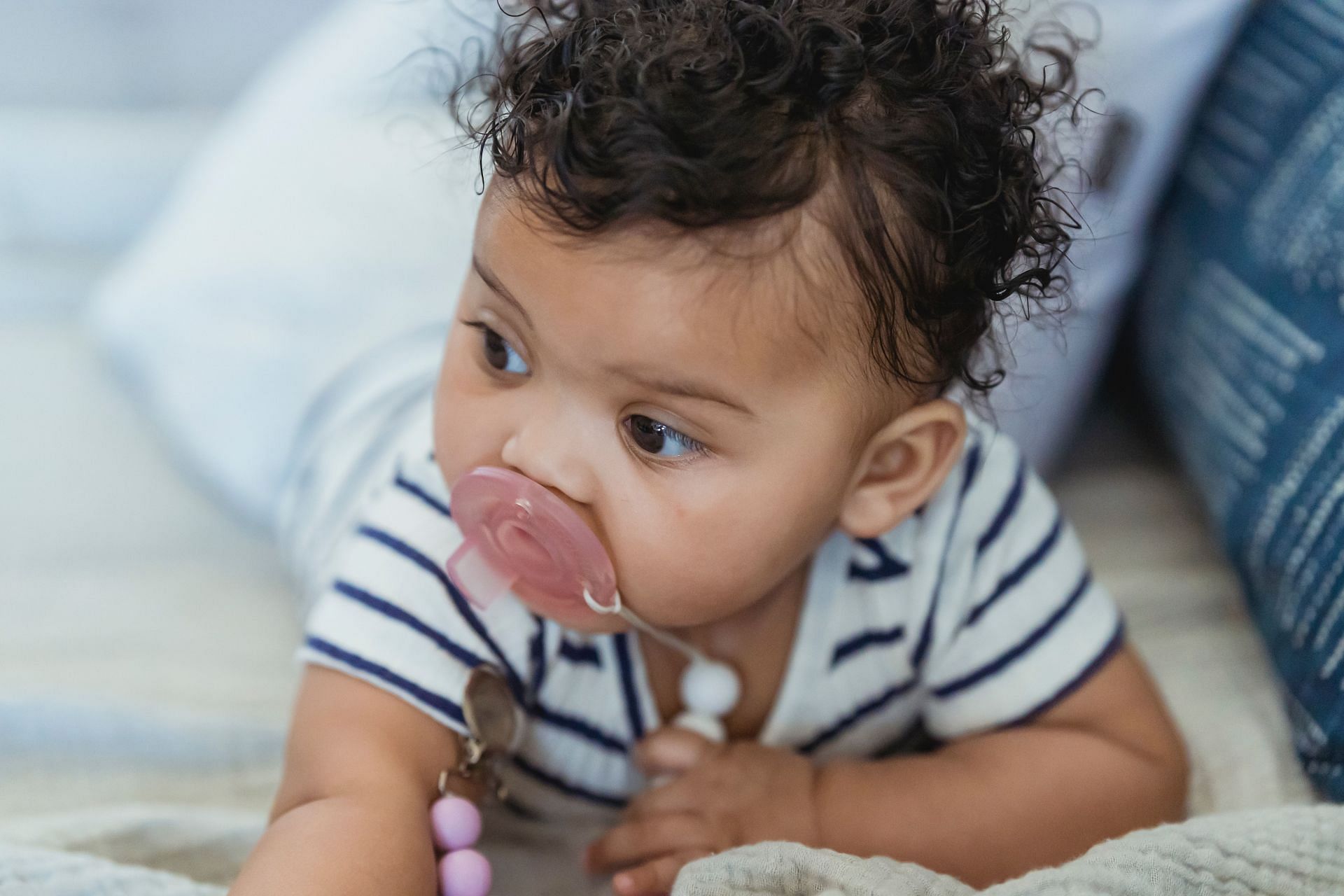 Pacifier teeth (Image via Pexels/Keira Burton)