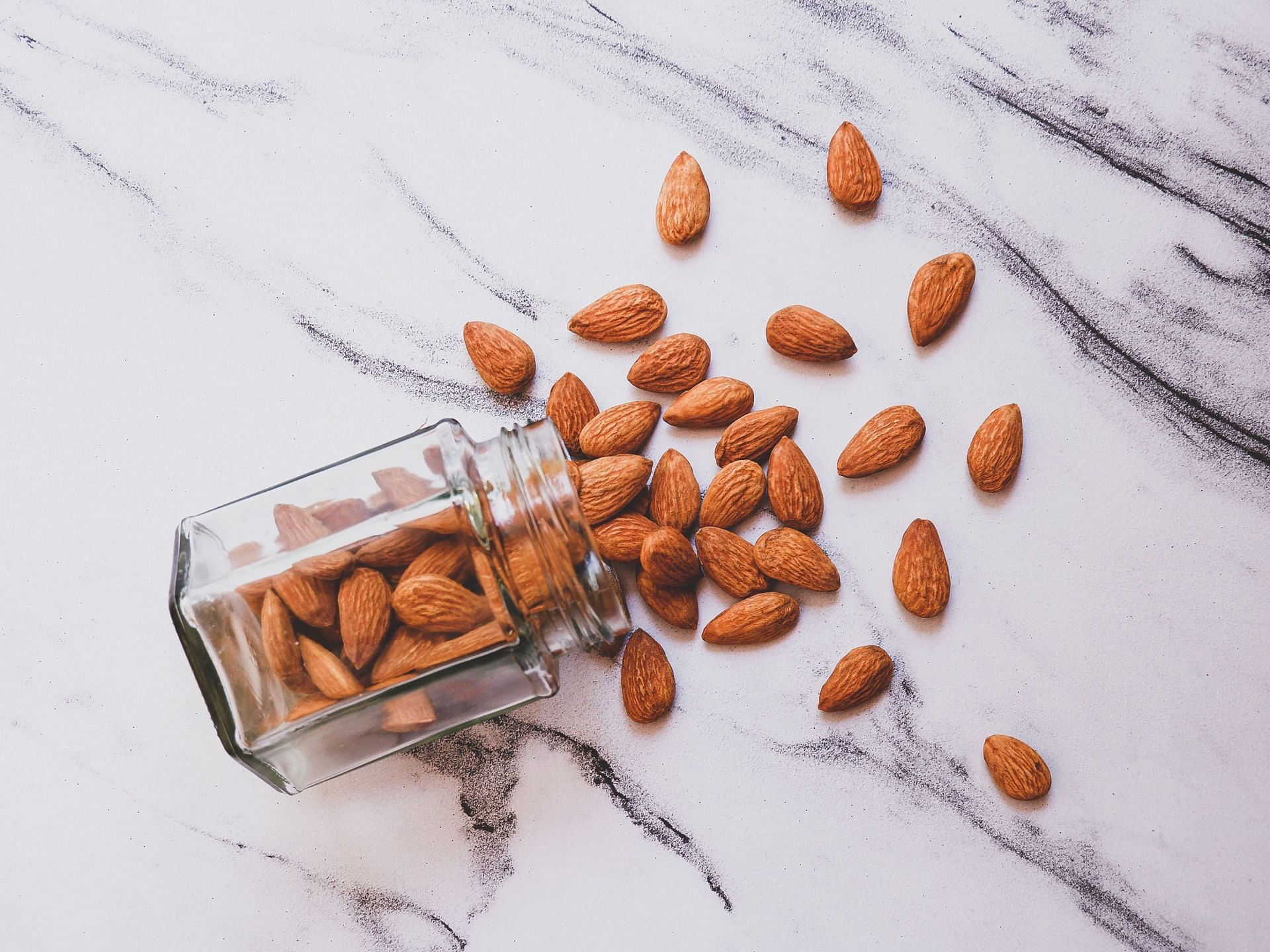 Honey and almond (Image via Unsplash/Dhanya Purohit)