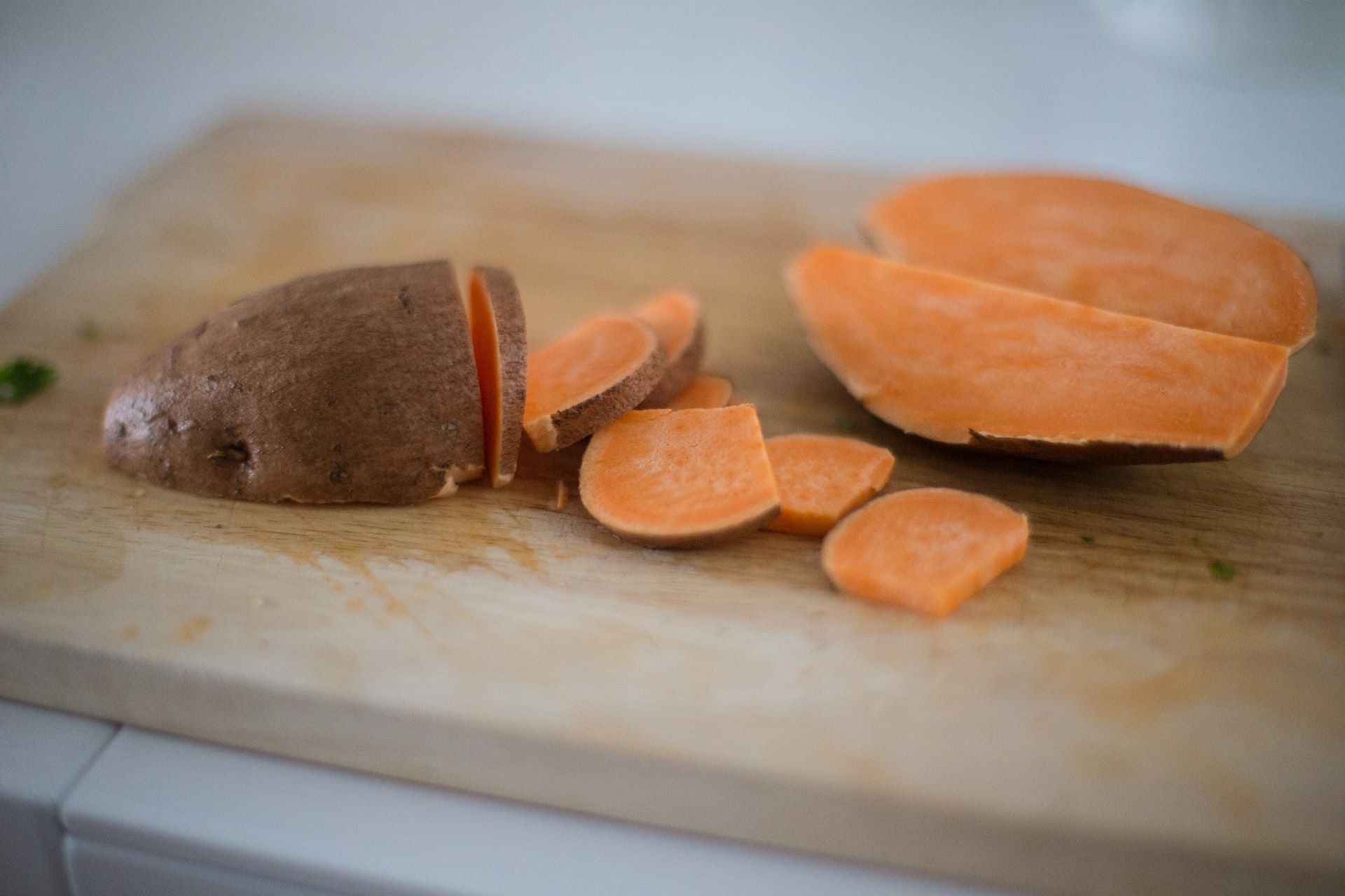 Sweet potatoes are rich in vitamin A. (Image via Pexels/Ela Haney)