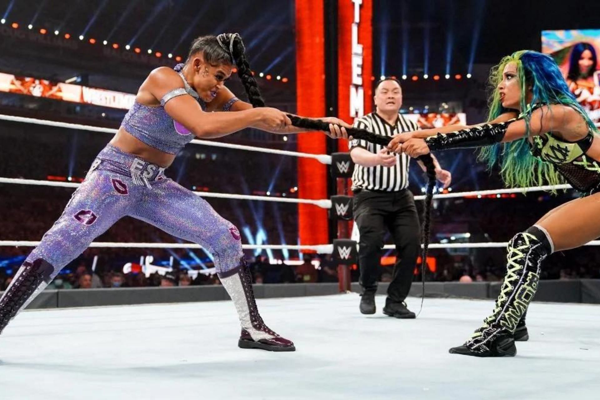 Ццу шоу на русском. Bianca Belair WRESTLEMANIA. Sasha Banks WRESTLEMANIA 37. Bianca Belair WRESTLEMANIA 37. Bianca Belair Sasha Banks.