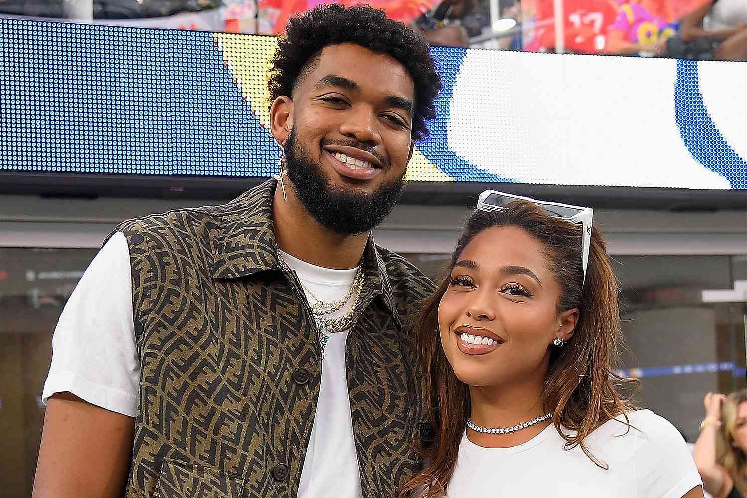 Karl-Anthony Towns & Jordyn Woods Go Jewelry Shopping In Italy, Checking  Out Rings?!