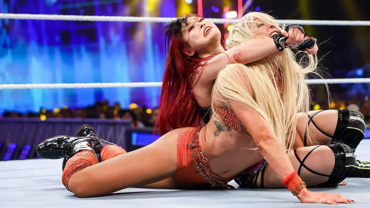 Iyo Sky and Charlotte Flair delivered an excellent match on SmackDown!