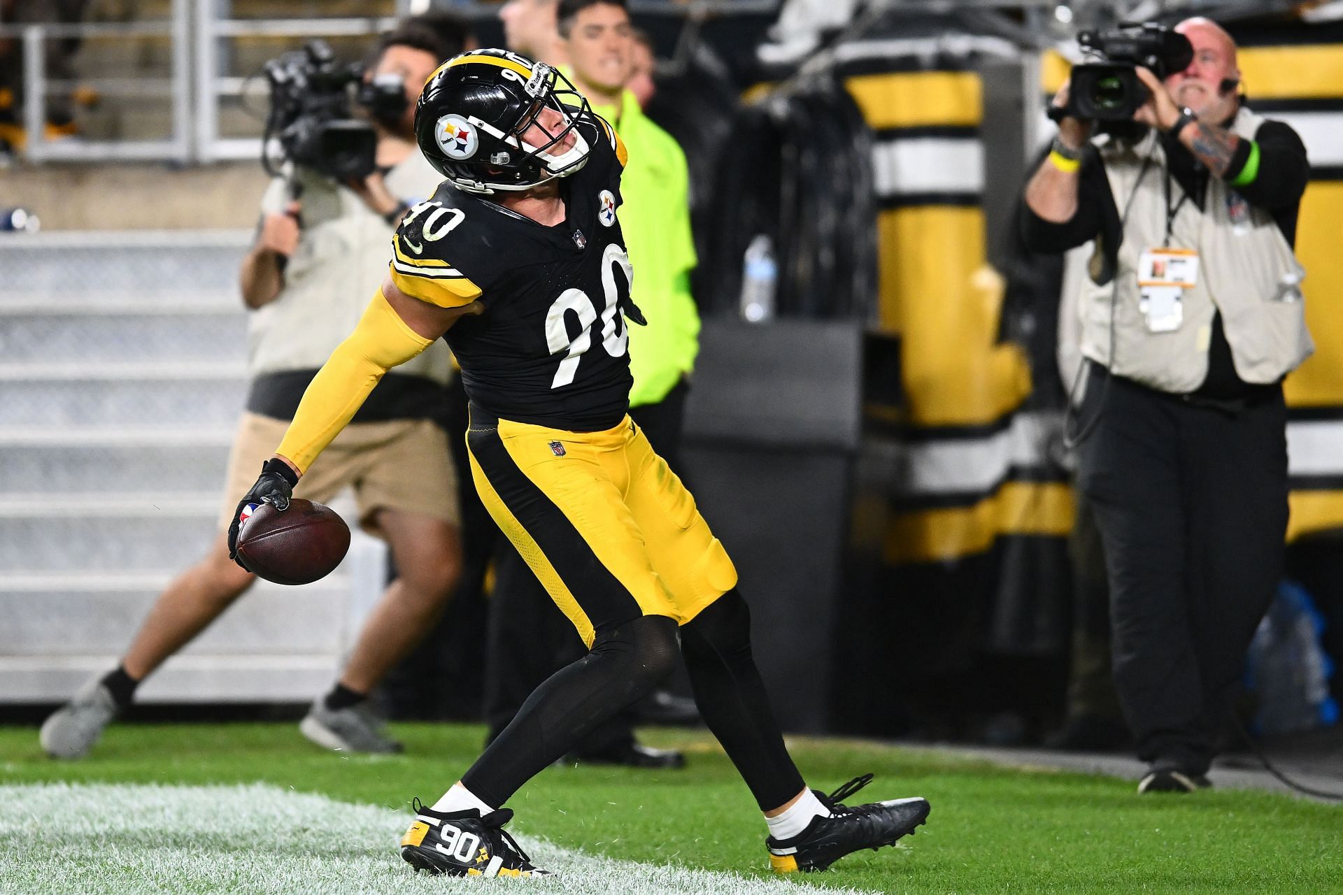 TJ Watt celebrating his first-ever touchdown vs the Cleveland Browns