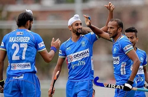 SV Sunil (right) alongside fellow striker Mandeep Singh and Akashdeep Singh