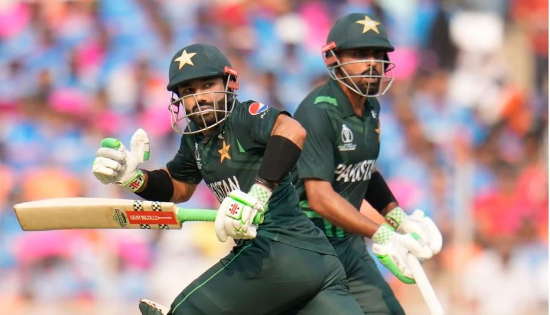 Pakistan&#039;s dynamic duo added 82 for the third wicket.