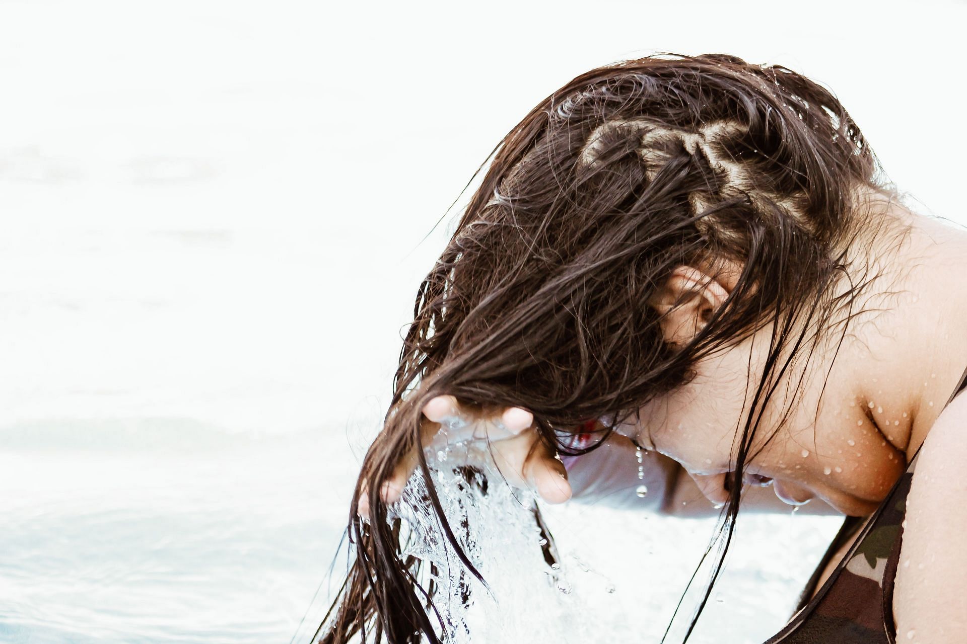 Hard water and hair can be a harmful combination for your hair health. (Image via Unsplash/ Erick Lareegui)