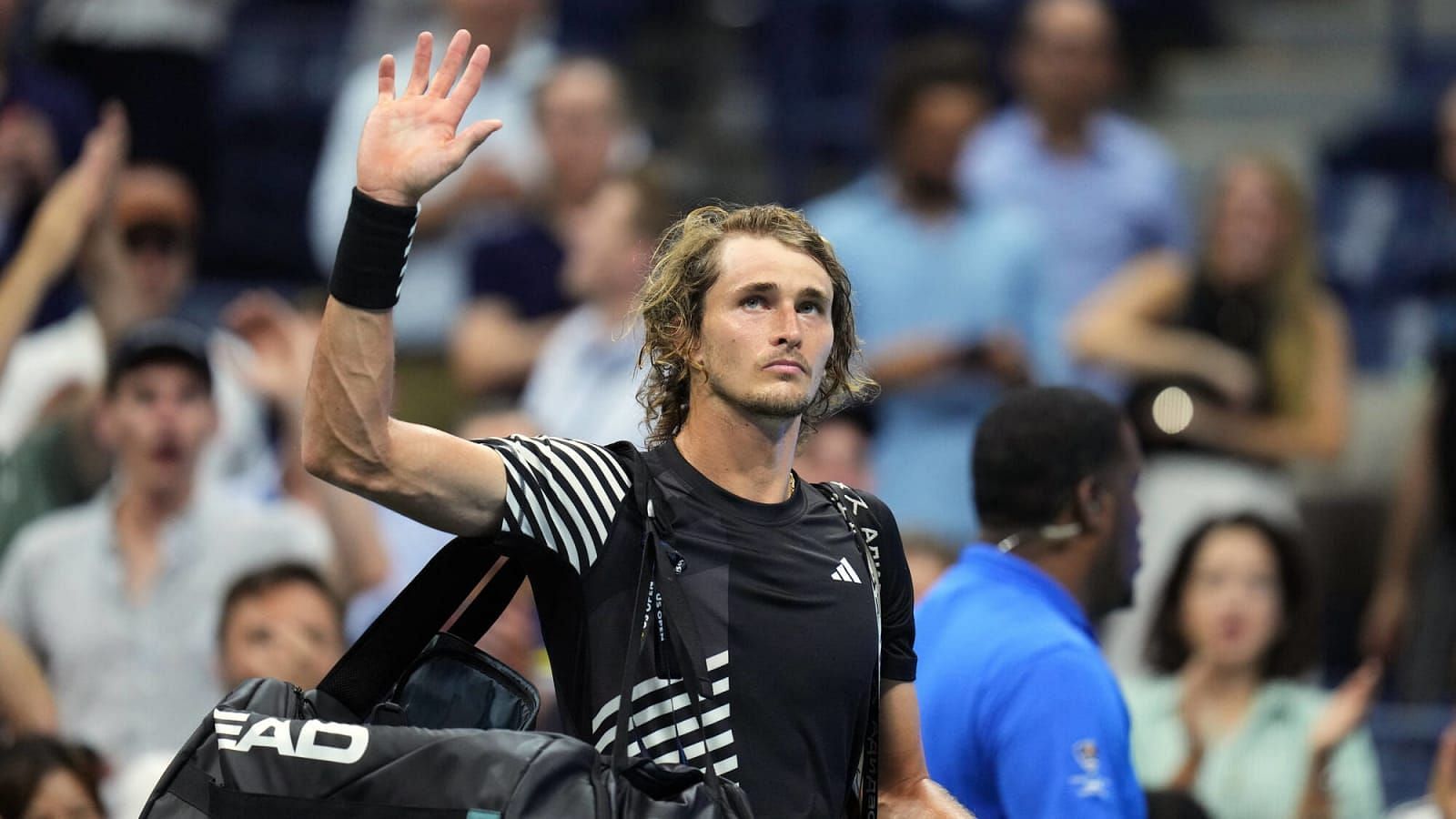 Alexander Zverev waves to his fans at the 2023 US Open