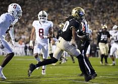 "Xavier Weaver was doing good cardio" - Colorado Buffs WR dominating Week 7 with 3 TDs in first half pumps up CFB fans