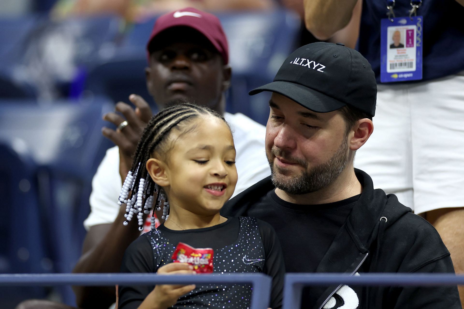 Alexis Ohanian with his daughter Olympia at the 2022 US Open