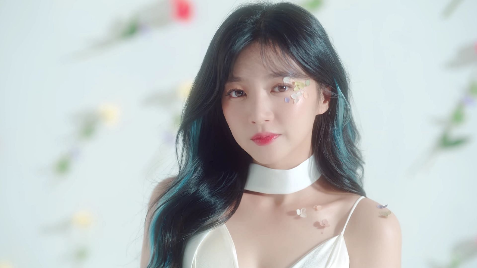 Fans shower well-wishes as LABOUM