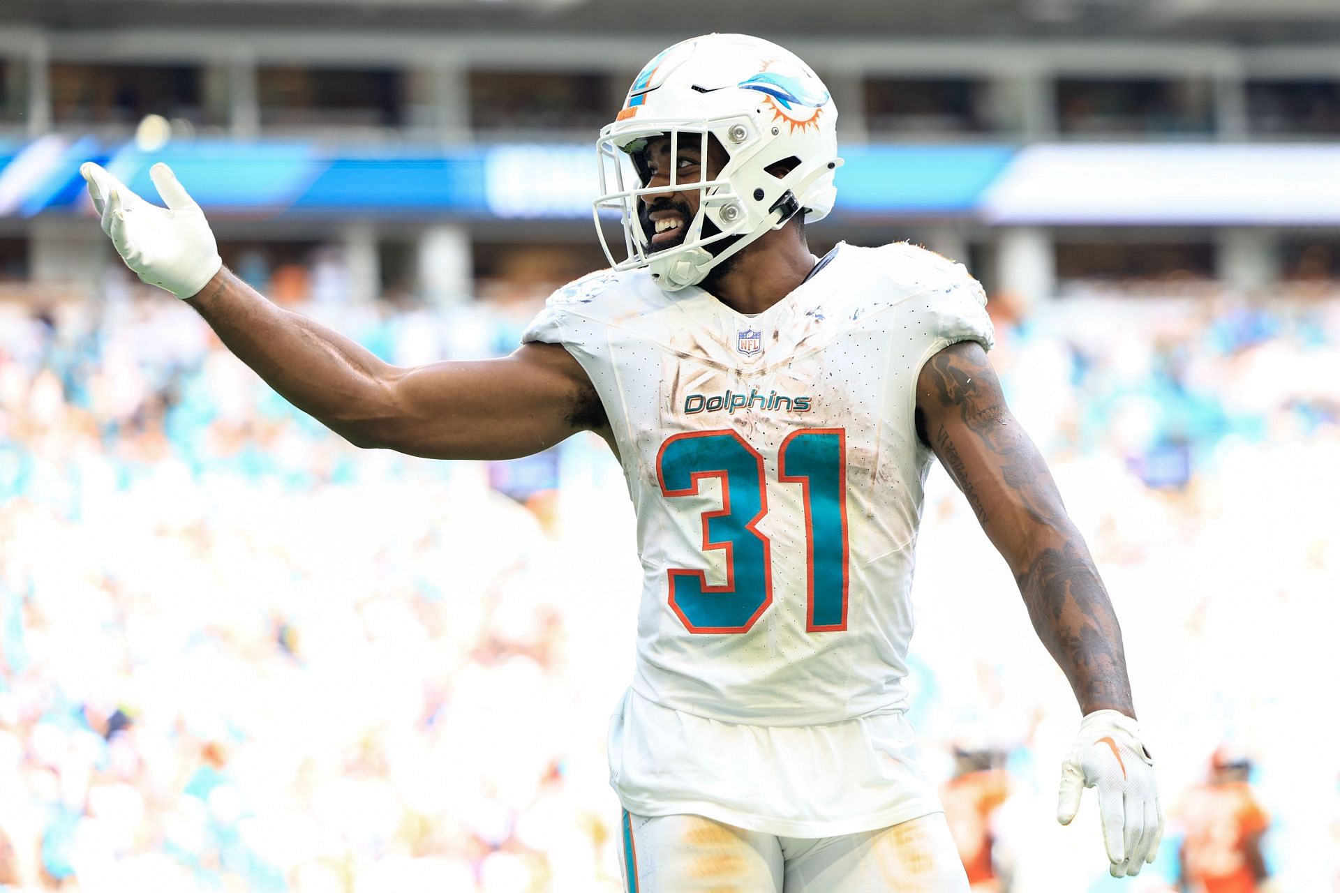 Dolphins' Raheem Mostert earns praise for 'outstanding focus' amid  offseason full of RB trade rumors, injuries 