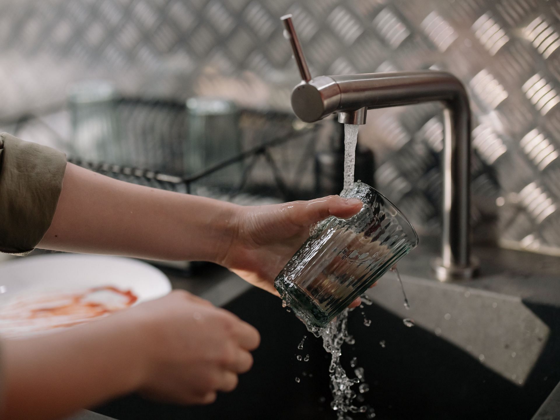 Benefits of wearing gloves while washing dishes (image sourced via Pexels / Photo by Cotton Bro))