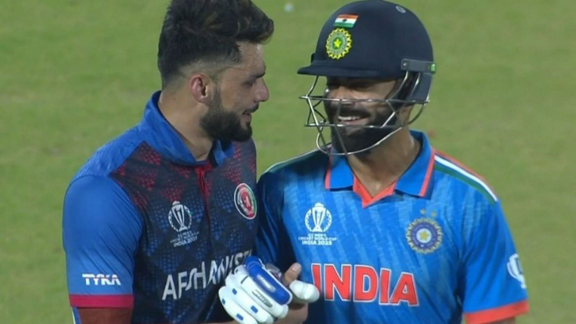 Naveen-ul-Haq (L) &amp; Virat Kohli seemed to have sorted out their differences (P.C.:X)