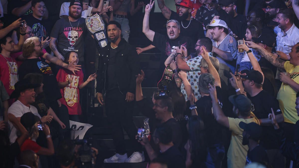 WWE SmackDown (11 अगस्त 2023) में Jey Uso ने ब्लडलाइन के सभी मेंबर्स की हालत खराब करते हुए कहा था अलविदा