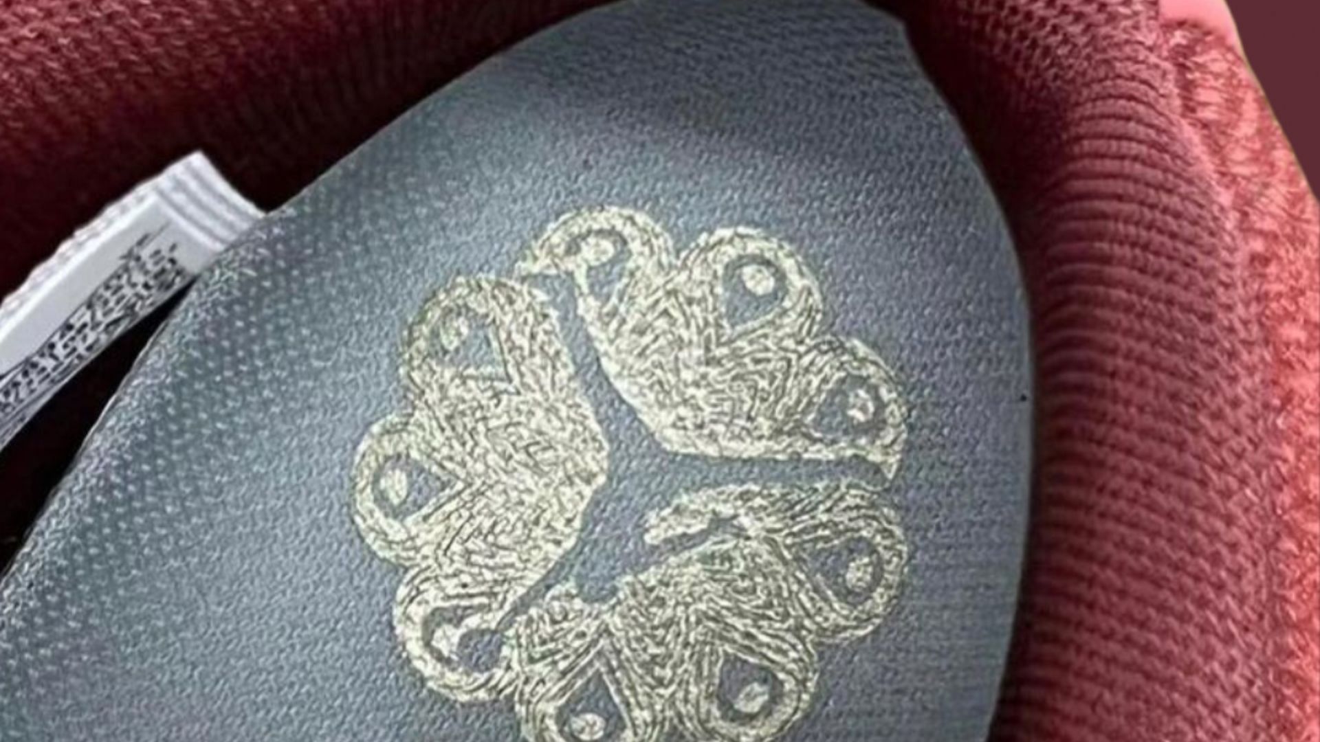 Here&#039;s a closer look at the inner soles of the sneakers (Image via Instagram/@kicksdong)