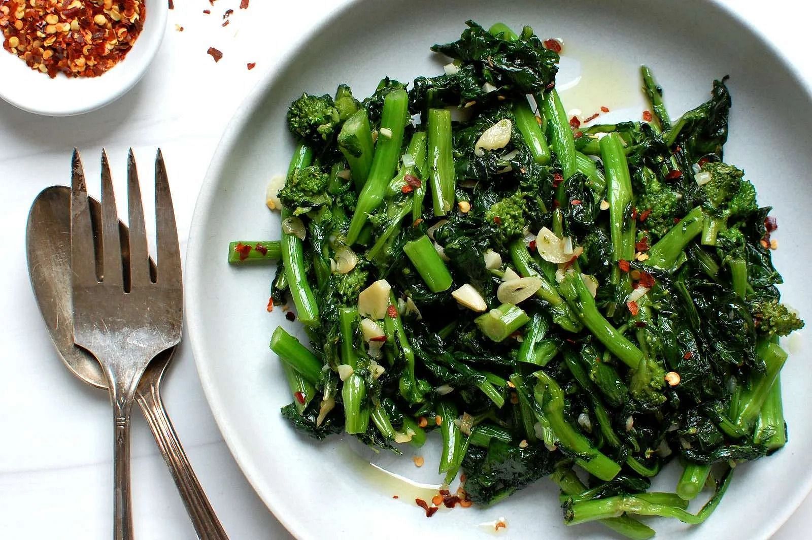 Broccoli rabe (Image via Unpeeled Journal)