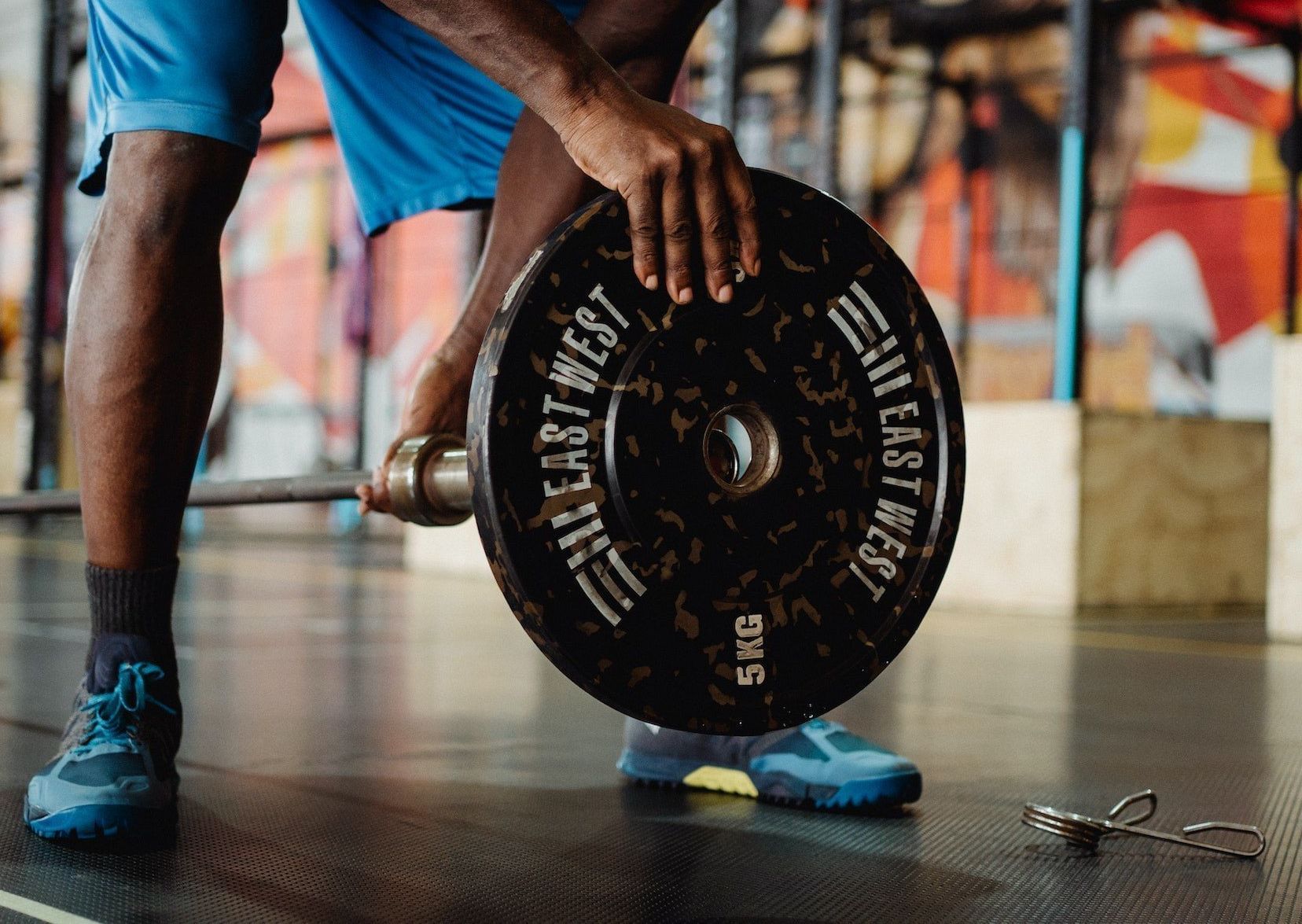 Landmine press. (Image credits: Freepik)