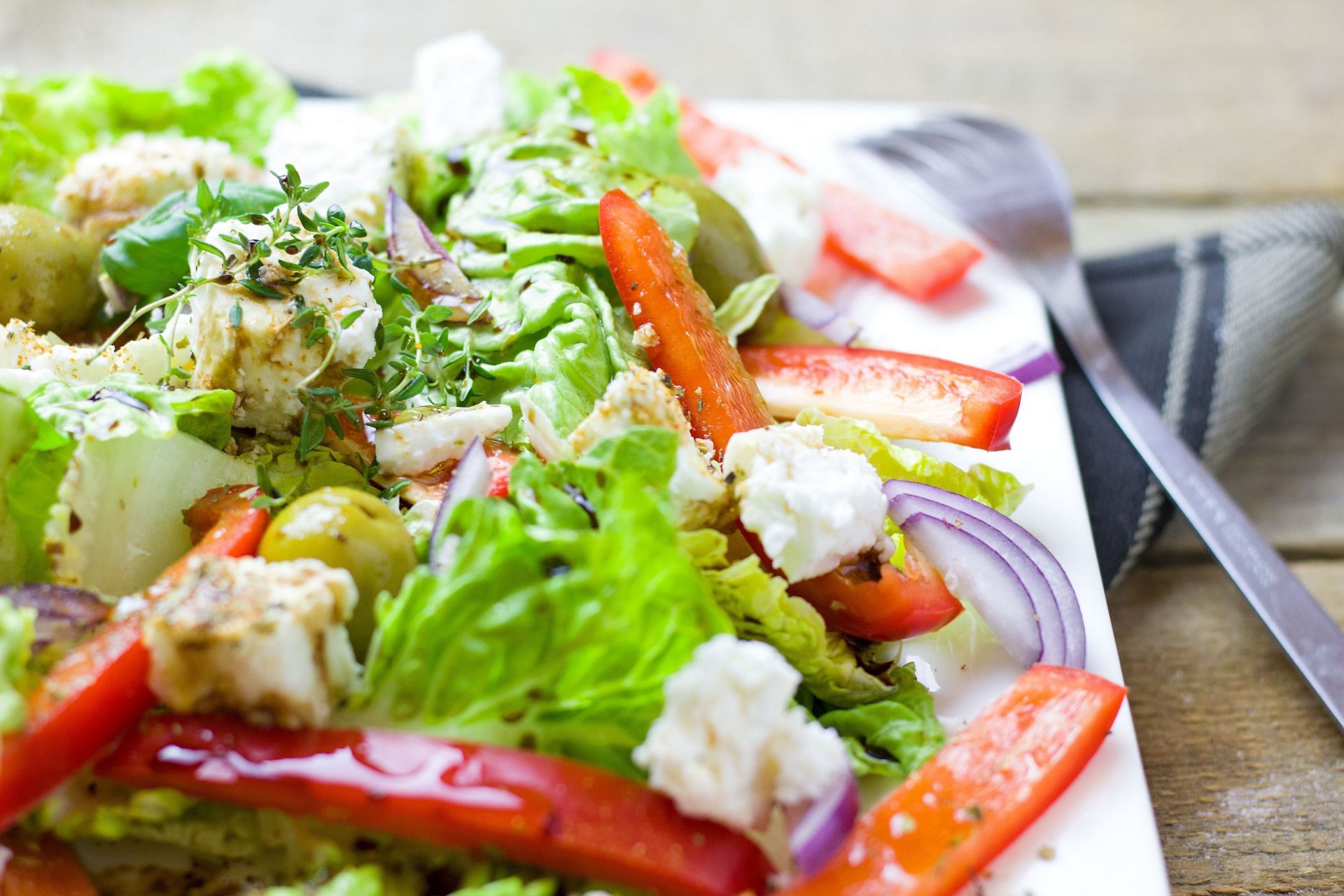 Healthy salad dressings (Image via Pexels/Pixabay)