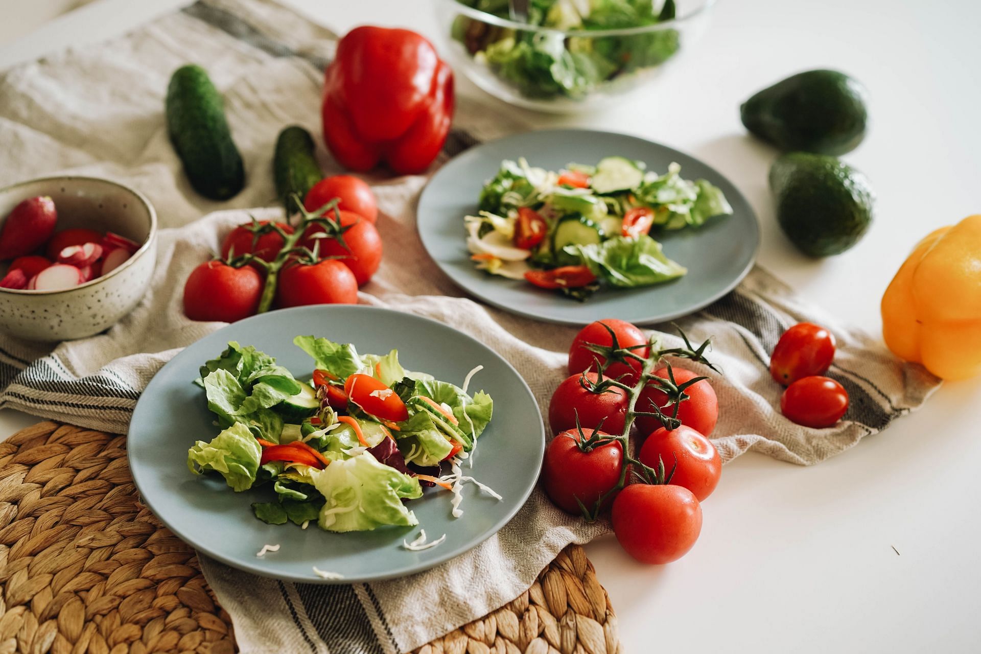 Healthy salad dressings (Image via Pexels/Olia Danilevich)